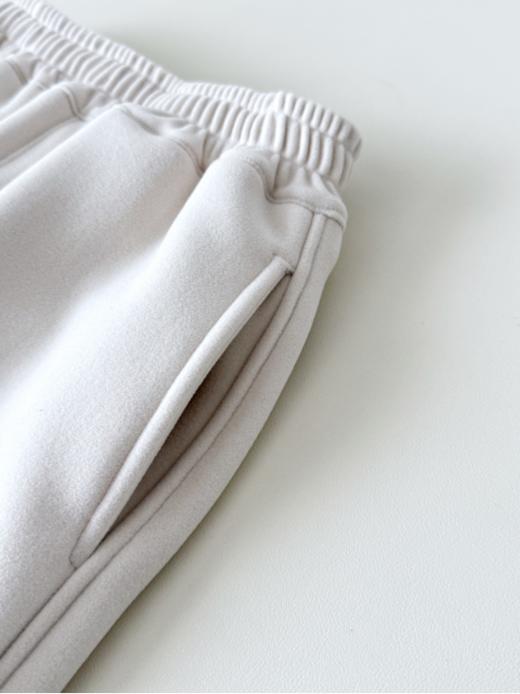 🧨【枳芽儿童刺绣款加绒新年款卫衣套装系列】🧨 红红火火感觉一下子过年了耶，儿童新年中国年服来啦❗❗ 马年穿红运，🔺新年服爆款来啦❗️这套儿童年服直接把新年仪式感拉满～ 商品图6