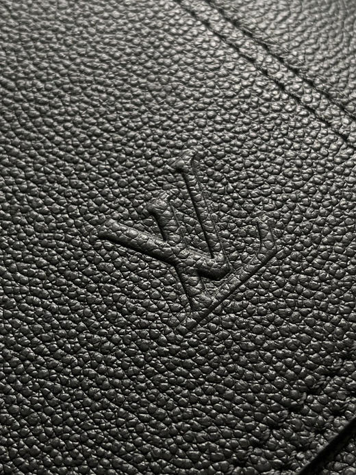 秋冬特惠💰980 原单LV M15262 尺寸：43×38×15cm FASTLINE 全皮男士大号双肩包 变码芯片 商品图4