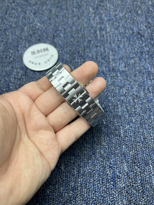 江诗丹顿 Overseas 8F纵横四海计时系列5500V 5520V 蓝色盘 男士腕表 表径42.5mm 升级版V3版 搭载7750改Cal.5200 商品图6