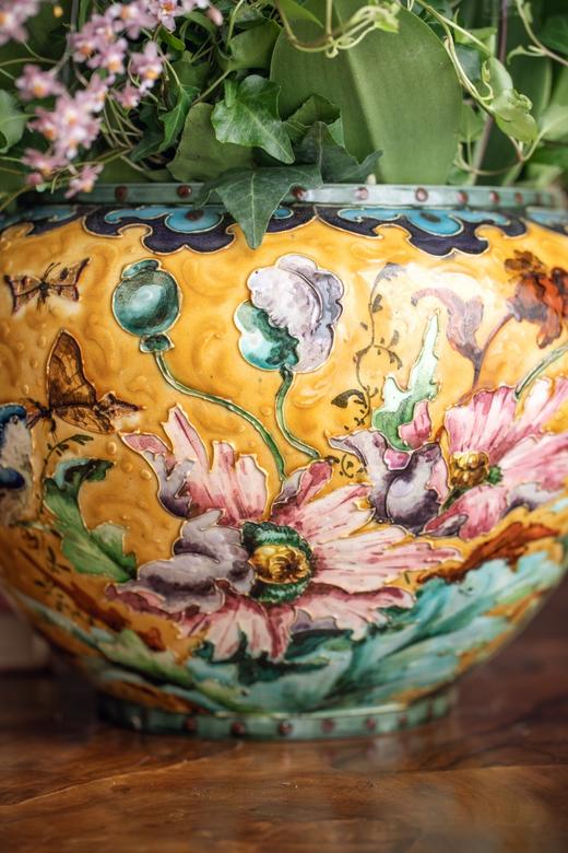 【已售】独角鹿西洋古董19世纪法国工匠D. Hocheid签名出品Théodore Deck东方风格飞鸟花卉主题彩釉陶瓷花盆 商品图3