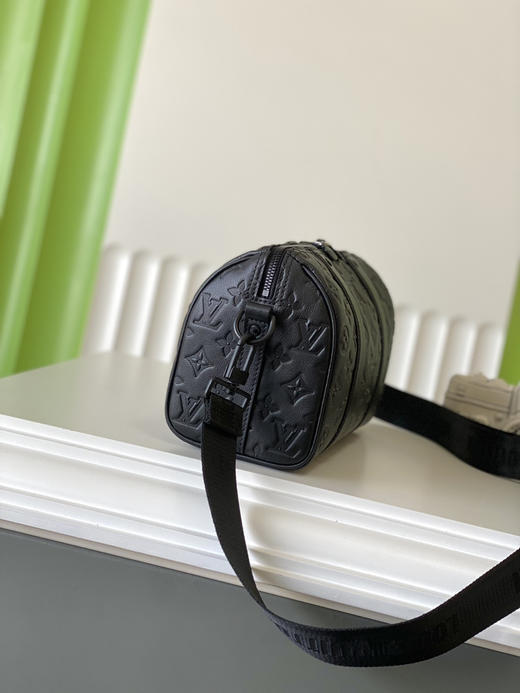 秋冬特惠💰800 原单LV M26750 尺寸：27.5×16.5×15cm CITY KEEPALL 全皮枕头包 变码芯片 商品图1