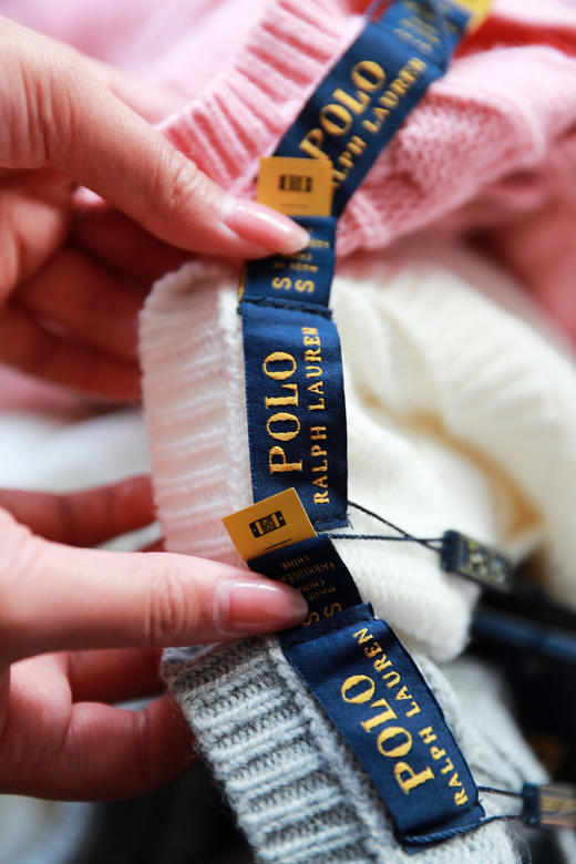 10%山羊绒+90%羊毛，复古毛衣开衫。牛角扣小标刺绣羊毛衣C122966 商品图1