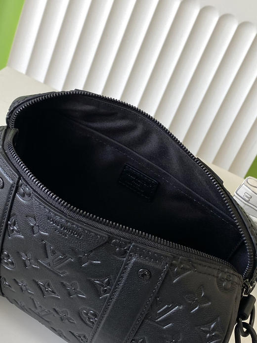 秋冬特惠💰800 原单LV M26750 尺寸：27.5×16.5×15cm CITY KEEPALL 全皮枕头包 变码芯片 商品图7