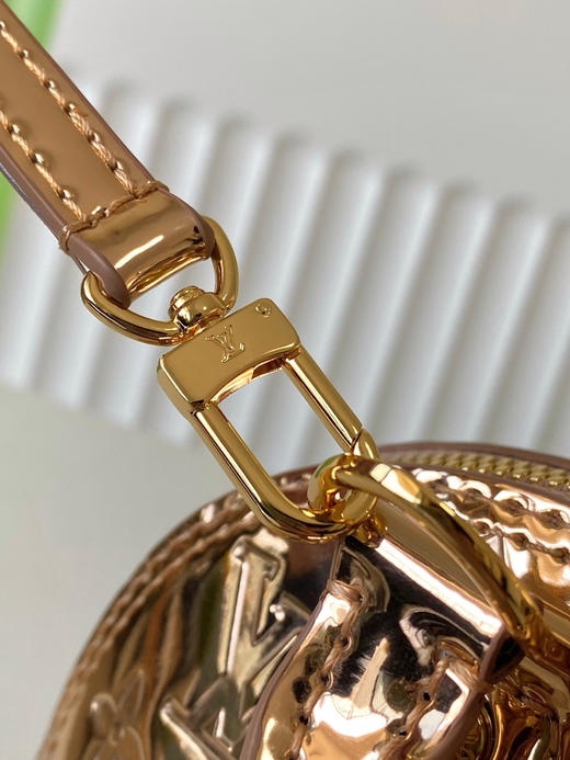 秋冬特惠💰850 原单LV M27037 尺寸：23.5×17.5×11.5cm ALMA BB 漆皮贝壳包 变码芯片 商品图5