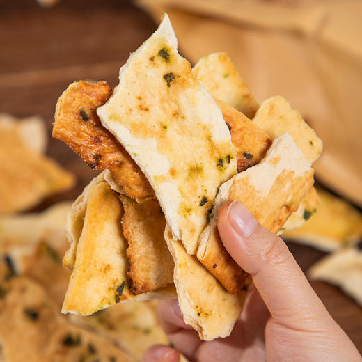 热卖！超值3袋装！临唯 纯碱烤馍片片 配料干净 酥脆可口 酥而不油 麦香浓郁 500g/包 商品图4