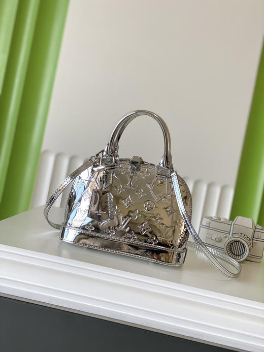 秋冬特惠💰850 原单LV M26335 尺寸：23.5×17.5×11.5cm ALMA BB 漆皮贝壳包 变码芯片 商品图0