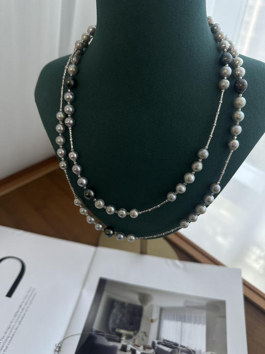 一条100cm的福利款毛衣链，全海水珍珠，7-11mm，纯银配件。微瑕巴洛克。光好有瑕疵，整体质感大气很值钱的视觉感。也很有量感‼️
超高性价比。
福利，可以做2条。
喜欢的宝子来约。 商品图14