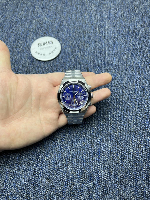 江诗丹顿 Overseas 8F纵横四海计时系列5500V 5520V 蓝色盘 男士腕表 表径42.5mm 升级版V3版 搭载7750改Cal.5200 商品图8