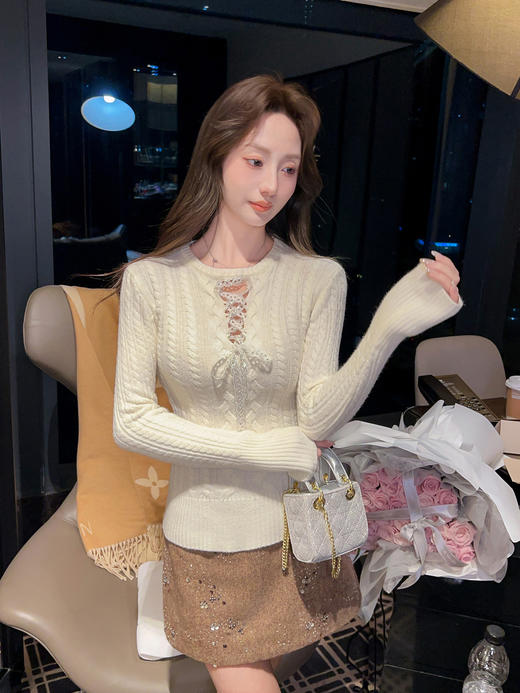 张心子【月夜奏鸣】奶呼呼交叉亮片系带上衣 U2601041 商品图3