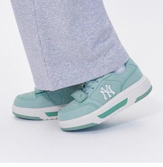 秋冬出街就穿这双#厚底25秋冬新款学长鞋SXP01，情侣款！一双兼具颜值与舒适度的鞋履，无疑是秋冬造型的点睛之笔。经典设计与潮流基因，成为这个季节的穿搭新宠！百搭不挑人，一定要入手一双！ 商品图8