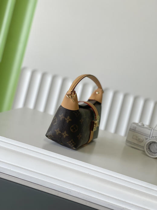 秋冬特惠💰730 原单LV M26191 尺寸：22×14.5×8cm POCHETTE MIA 老花手提包 变码芯片 商品图1