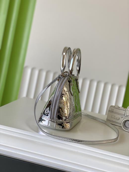 秋冬特惠💰850 原单LV M26335 尺寸：23.5×17.5×11.5cm ALMA BB 漆皮贝壳包 变码芯片 商品图1