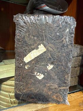 2003年鸿庆枣香砖普洱熟茶