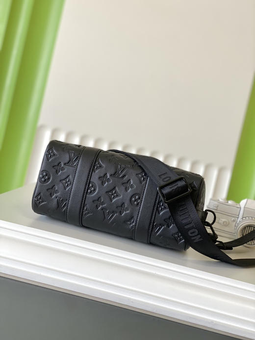 秋冬特惠💰800 原单LV M26750 尺寸：27.5×16.5×15cm CITY KEEPALL 全皮枕头包 变码芯片 商品图3