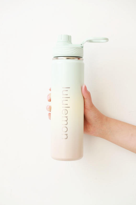 710ml运动水瓶，原盒公司货。字母提花保温又保冷运动水杯C122968 商品图12