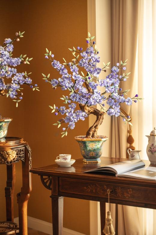 【已售】独角鹿西洋古董20世纪中国出品宝相花纹景泰蓝盆装饰「碧桃花开」珍宝像生盆景一对 商品图2