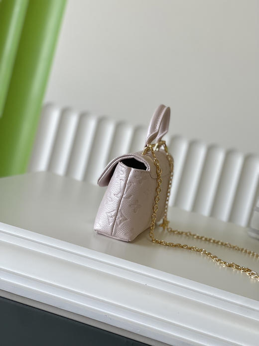 秋冬特惠💰780 原单LV M27043 尺寸：12.5×6×21cm NANO MADELEINE 全皮链条包 变码芯片 商品图1