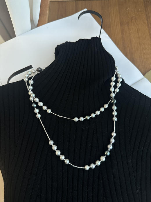 一条100cm的福利款毛衣链，全海水珍珠，7-11mm，纯银配件。微瑕巴洛克。光好有瑕疵，整体质感大气很值钱的视觉感。也很有量感‼️
超高性价比。
福利，可以做2条。
喜欢的宝子来约。 商品图1