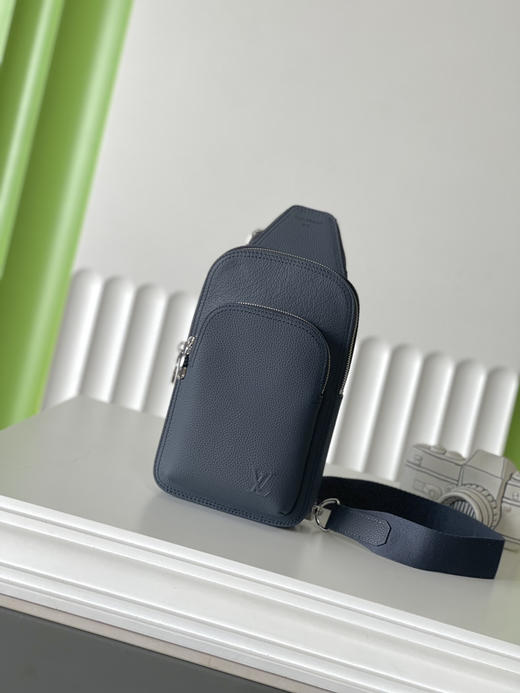 秋冬特惠💰800 原单LV M15269 尺寸：33×16×5.7cm AUENUE 全皮单肩胸包 变码芯片 商品图0