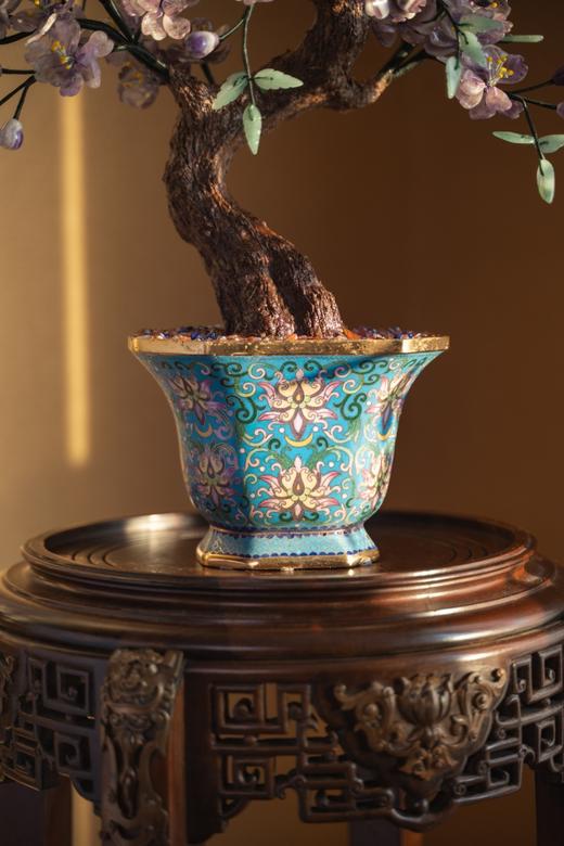 【已售】独角鹿西洋古董20世纪中国出品宝相花纹景泰蓝盆装饰「碧桃花开」珍宝像生盆景一对 商品图9