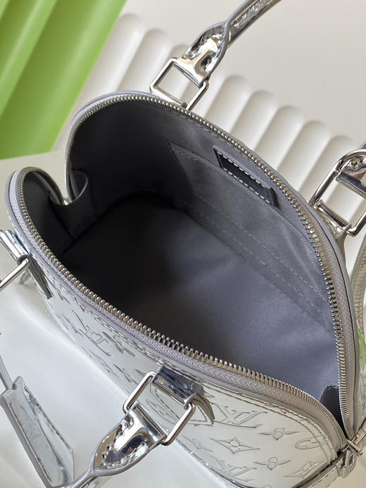 秋冬特惠💰850 原单LV M26335 尺寸：23.5×17.5×11.5cm ALMA BB 漆皮贝壳包 变码芯片 商品图7