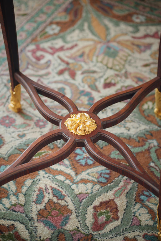 独角鹿西洋古董19世纪末法国出品花叶主题铜鎏金精雕嵌大理石台面装饰细木镶嵌桃花芯木圆桌 商品图6