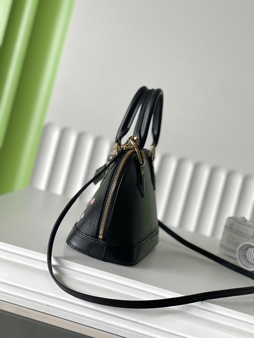 秋冬特惠💰860 原单LV M13670 尺寸：23.5×17.5×11.5cm ALMA BB 水波纹贝壳包 变码芯片 商品图1