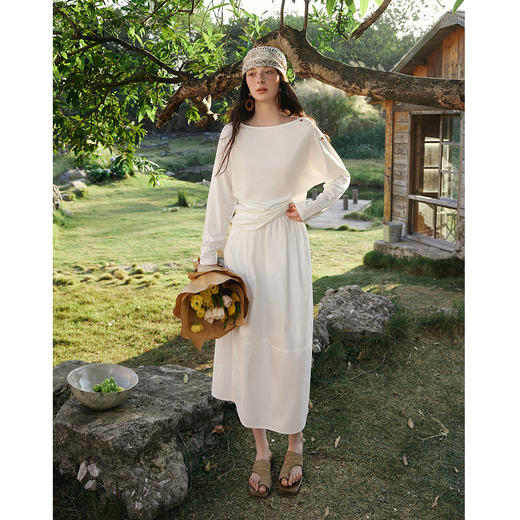 欧芮儿2026春新款天丝一字上衣领套头宽松藏肉蝙蝠袖T恤女长袖 商品图2