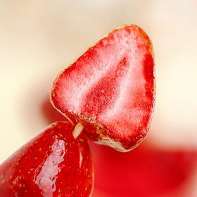 脆皮冰糖草莓|解锁神仙吃法：薄脆糖壳+冻干草莓，酸酸甜甜又香又脆