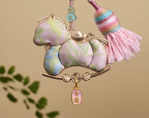 【马上有钱】马年新春宋锦挂件 商品图1