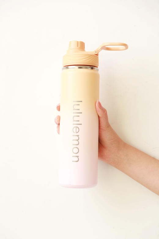 710ml运动水瓶，原盒公司货。字母提花保温又保冷运动水杯C122968 商品图13