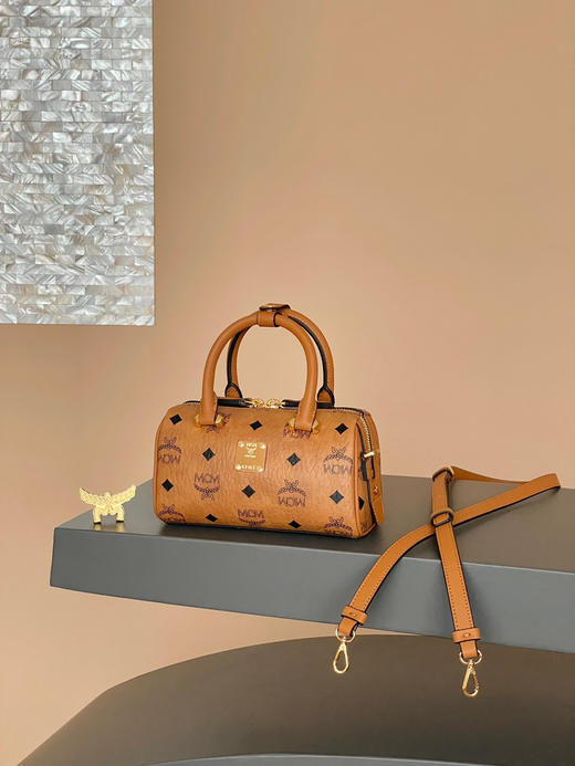 秋冬特惠💰760 原单MCM 原厂皮 𝐎𝐫𝐢𝐠𝐢𝐧𝐚𝐥 𝐦𝐢𝐧𝐢迷你波士顿包MWBAASE03CO001 经典干邑色 商品图0