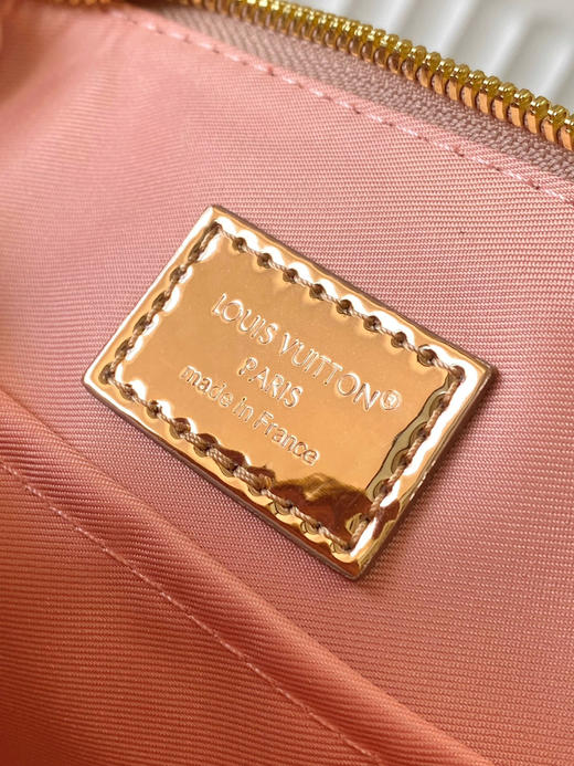 秋冬特惠💰850 原单LV M27037 尺寸：23.5×17.5×11.5cm ALMA BB 漆皮贝壳包 变码芯片 商品图8