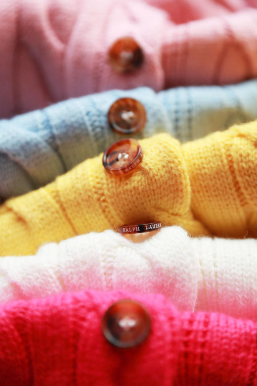 10%山羊绒+90%羊毛，复古毛衣开衫。牛角扣小标刺绣羊毛衣C122966 商品图4