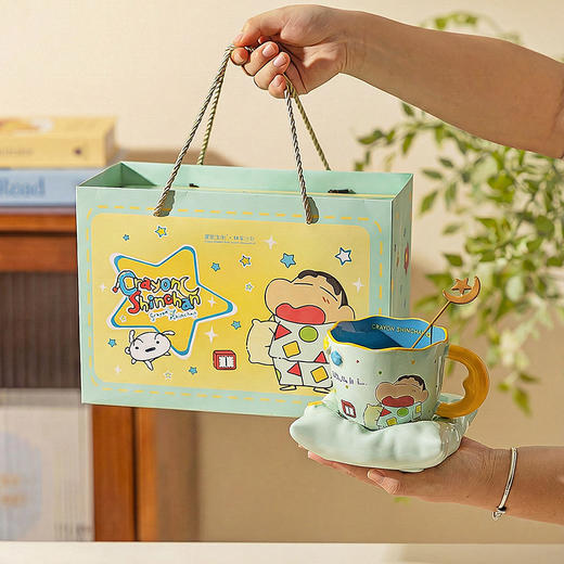 摩登主妇【蜡笔小新】陶瓷马克杯乔迁生日礼物家用水杯咖啡杯子 商品图1