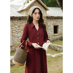 欧芮儿2026春新款赫本风翻领法式设计高级感V领大摆连衣裙女长款