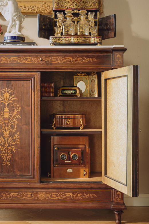 独角鹿西洋古董19世纪末法国出品路易十六风格大理石台面装饰繁花卷叶主题细木镶嵌桃花芯木边柜 商品图2