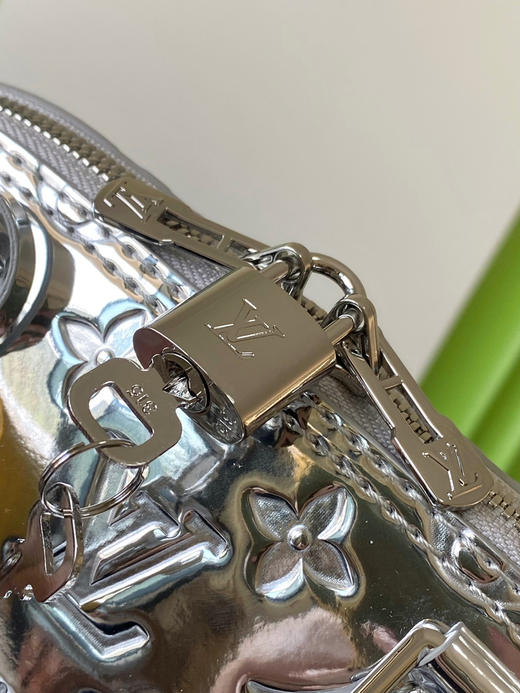 秋冬特惠💰850 原单LV M26335 尺寸：23.5×17.5×11.5cm ALMA BB 漆皮贝壳包 变码芯片 商品图4