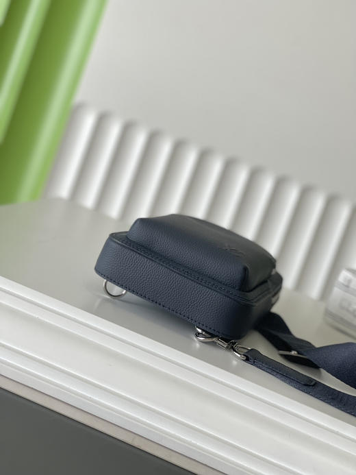 秋冬特惠💰800 原单LV M15269 尺寸：33×16×5.7cm AUENUE 全皮单肩胸包 变码芯片 商品图3