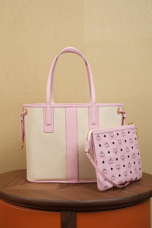 秋冬特惠💰900 原单MCM 原厂皮 新配色 中号粉色双面购物袋MWPCSVI01CO001 Soft Pink粉色 商品图5