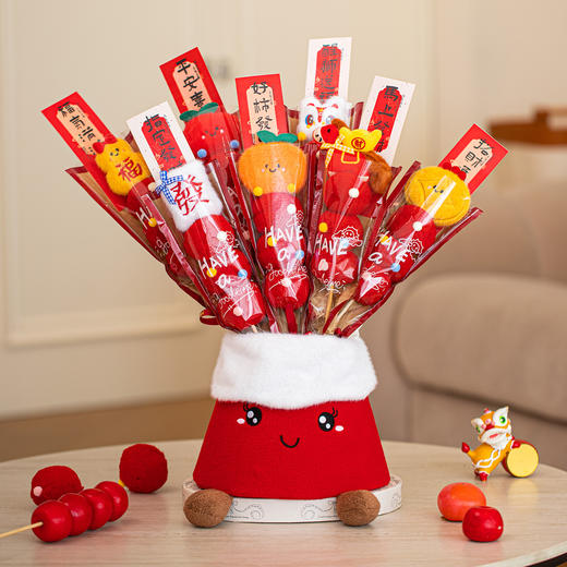 【年味满满❗️糖葫芦毛绒抱抱桶】春节装扮神器，经典招财元素，拍照打卡超出片，过年春节装扮摆件元旦跨年拍照道具QQ 商品图3