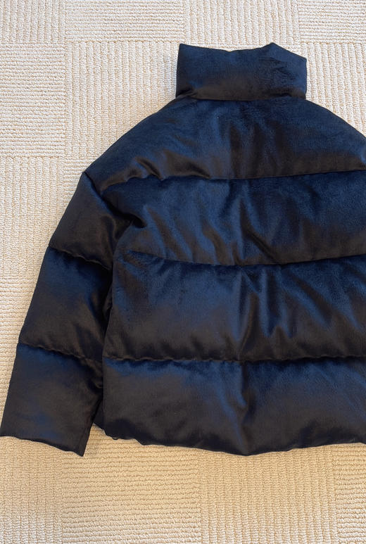 1229-3 渠道夯货 小禾 25冬季新款 女士抱抱羽绒服 轻盈保暖 商品图9