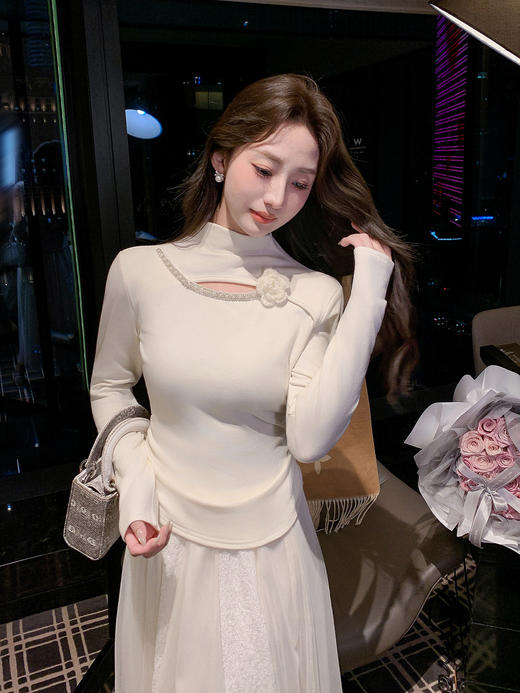 张心子【入冬私语】镂空半高领收腰加绒显瘦上衣 U2601012 商品图9