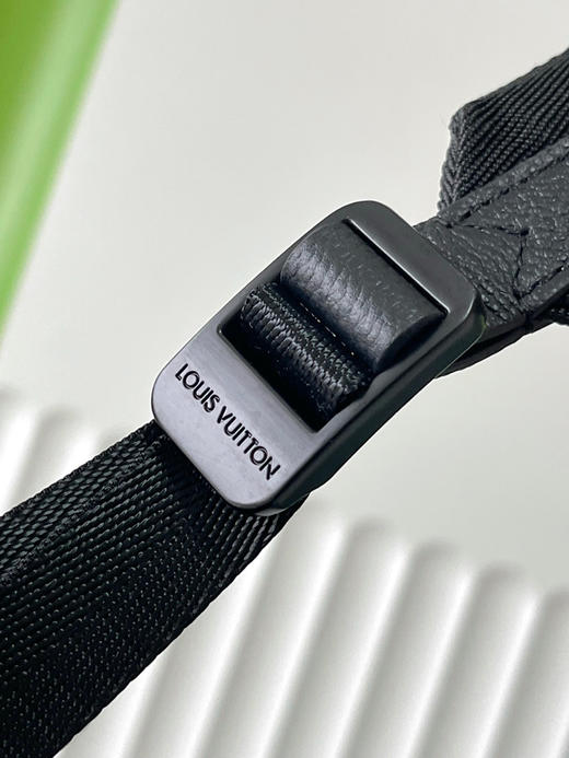 秋冬特惠💰980 原单LV M15262 尺寸：43×38×15cm FASTLINE 全皮男士大号双肩包 变码芯片 商品图6