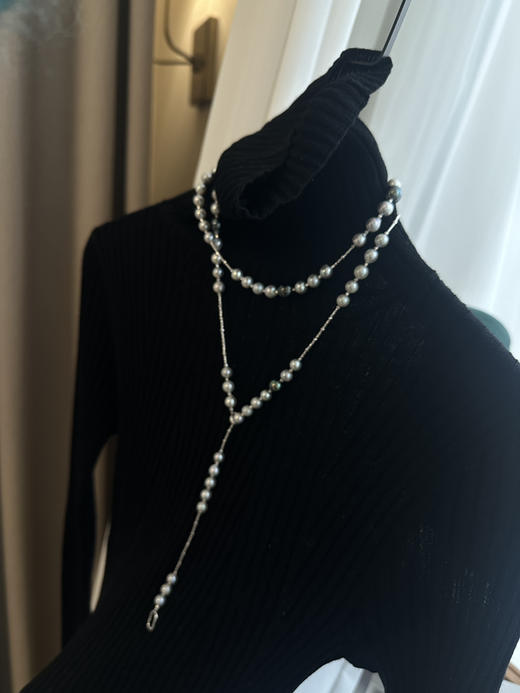 一条100cm的福利款毛衣链，全海水珍珠，7-11mm，纯银配件。微瑕巴洛克。光好有瑕疵，整体质感大气很值钱的视觉感。也很有量感‼️
超高性价比。
福利，可以做2条。
喜欢的宝子来约。 商品图6