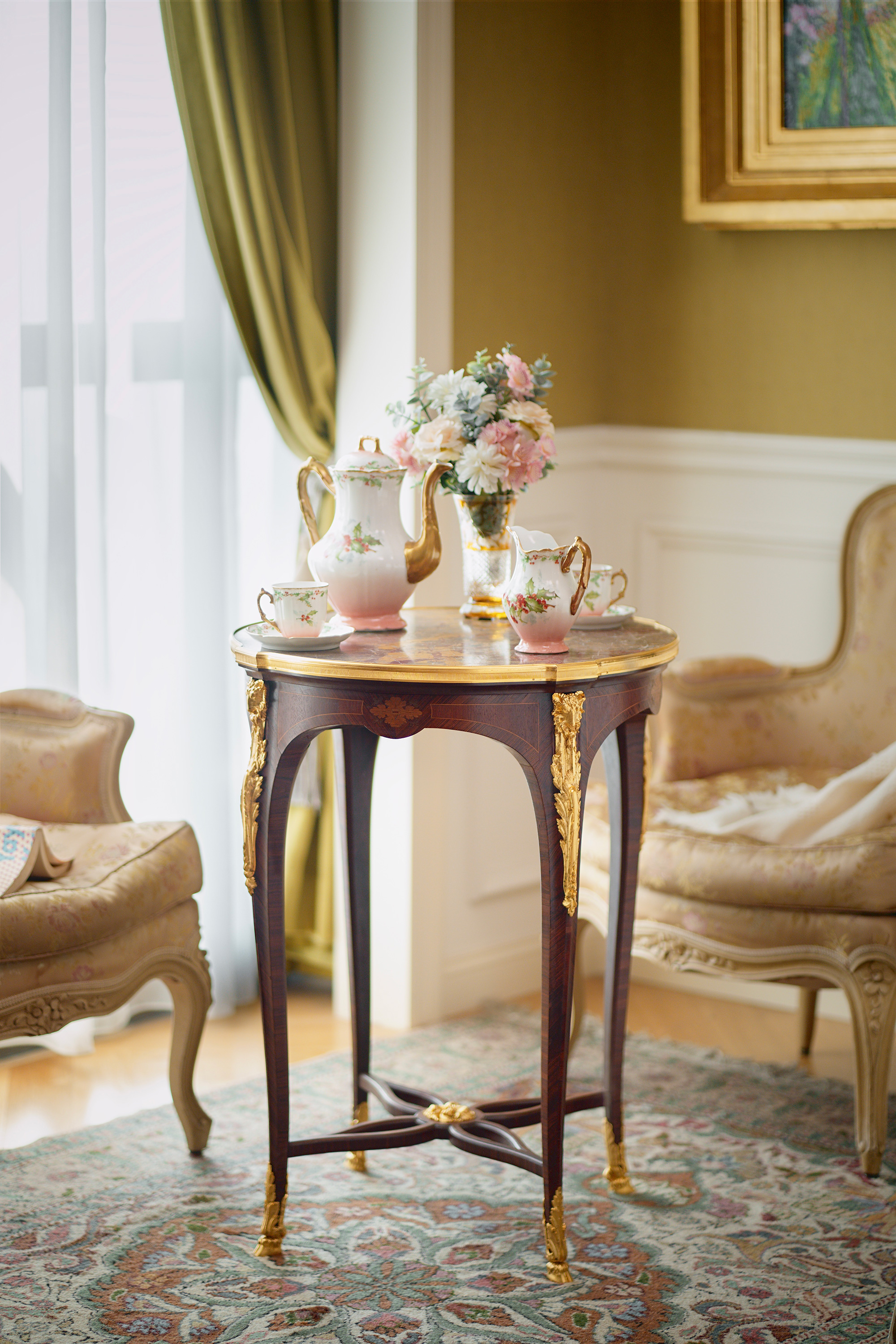 独角鹿西洋古董19世纪末法国出品花叶主题铜鎏金精雕嵌大理石台面装饰细木镶嵌桃花芯木圆桌