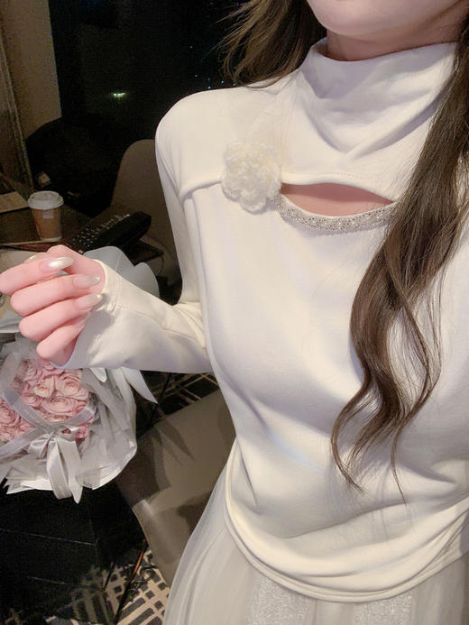 张心子【入冬私语】镂空半高领收腰加绒显瘦上衣 U2601012 商品图4