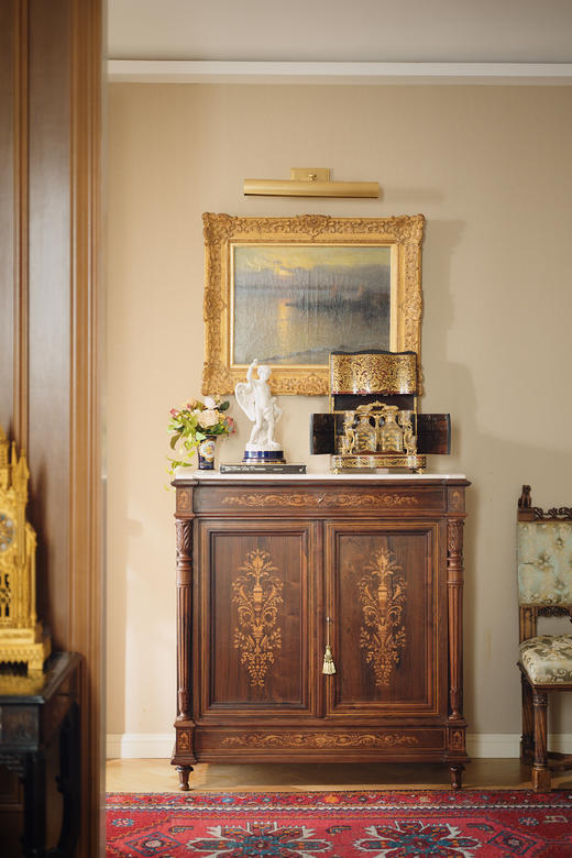 独角鹿西洋古董19世纪末法国出品路易十六风格大理石台面装饰繁花卷叶主题细木镶嵌桃花芯木边柜 商品图0