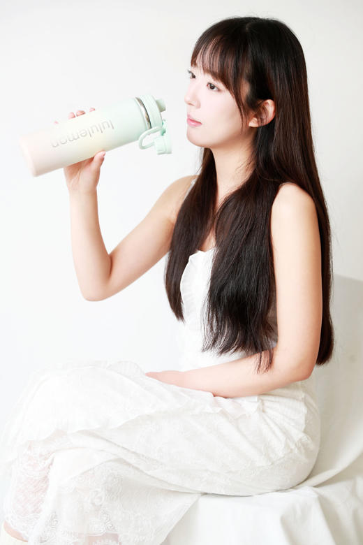 710ml运动水瓶，原盒公司货。字母提花保温又保冷运动水杯C122968 商品图10