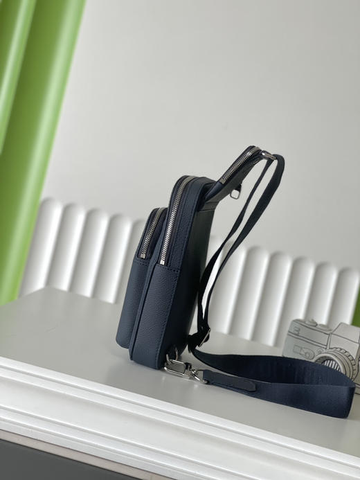 秋冬特惠💰800 原单LV M15269 尺寸：33×16×5.7cm AUENUE 全皮单肩胸包 变码芯片 商品图1